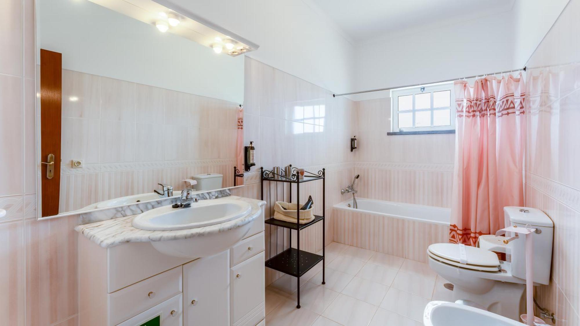 Sunny & Calm 4 Bdr House W/ Pool By Lovelystay Santo Estevao  Екстериор снимка