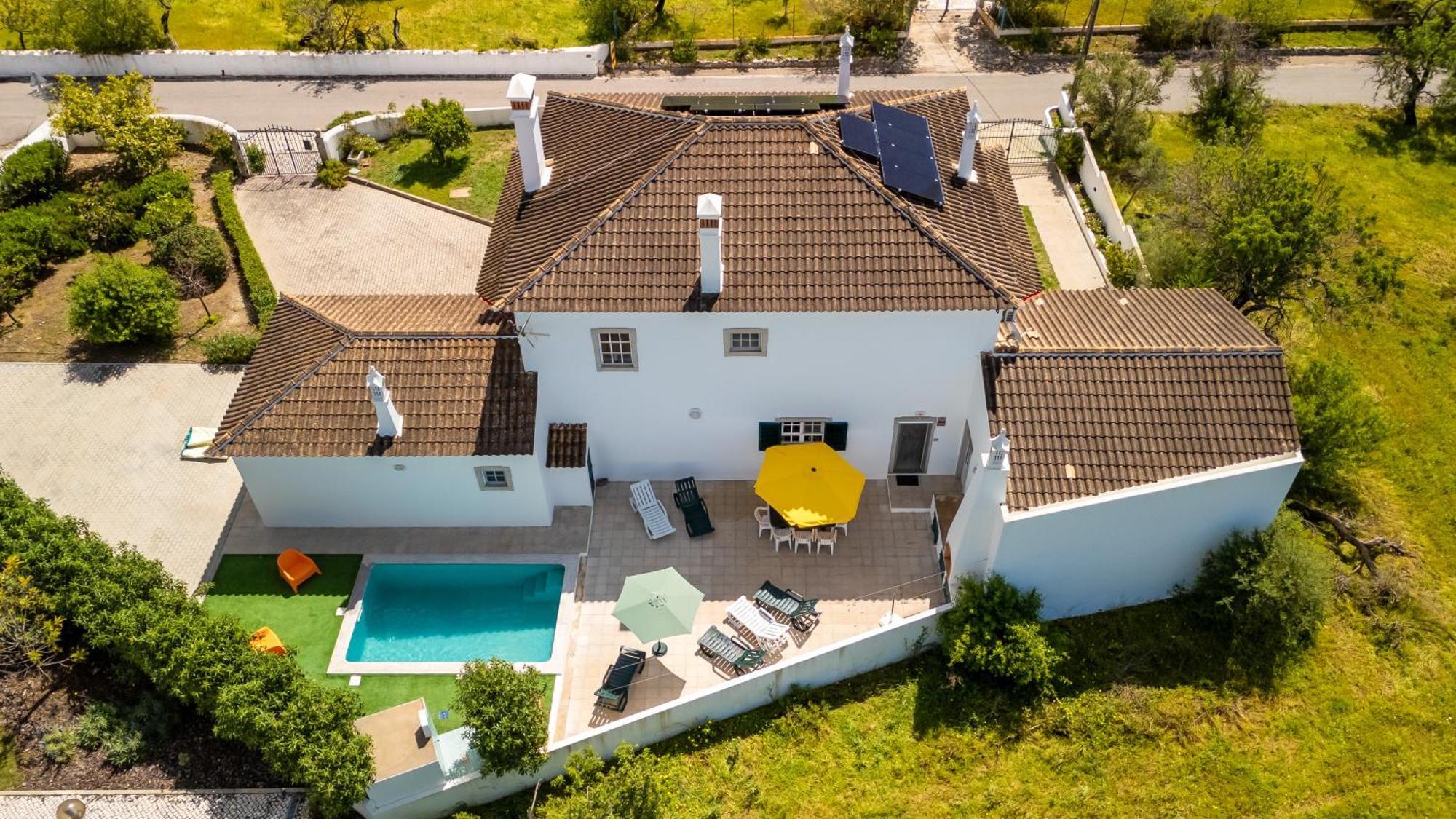 Sunny & Calm 4 Bdr House W/ Pool By Lovelystay Santo Estevao  Екстериор снимка